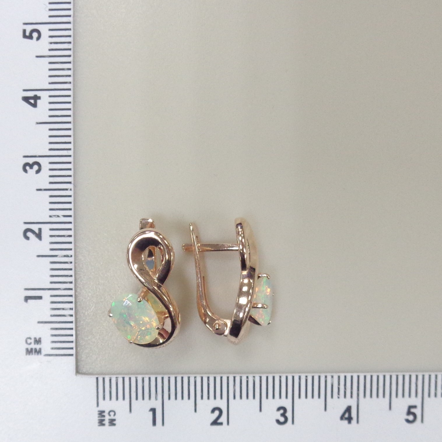 Серебряные серьги с опалами